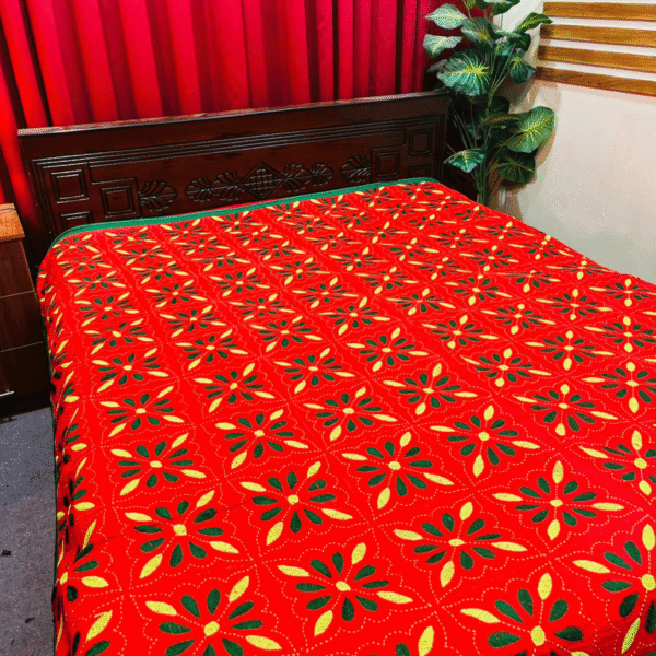 রেড কালার নয়নমণি নকশি কাঁথা (১)